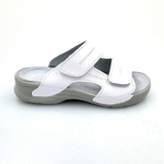 Dámske bílé zdravotné ortopedické pantofle kožené s anatomicky tvarovanou stélkou.